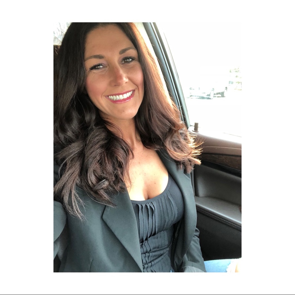 Meet your Posher, Leslie